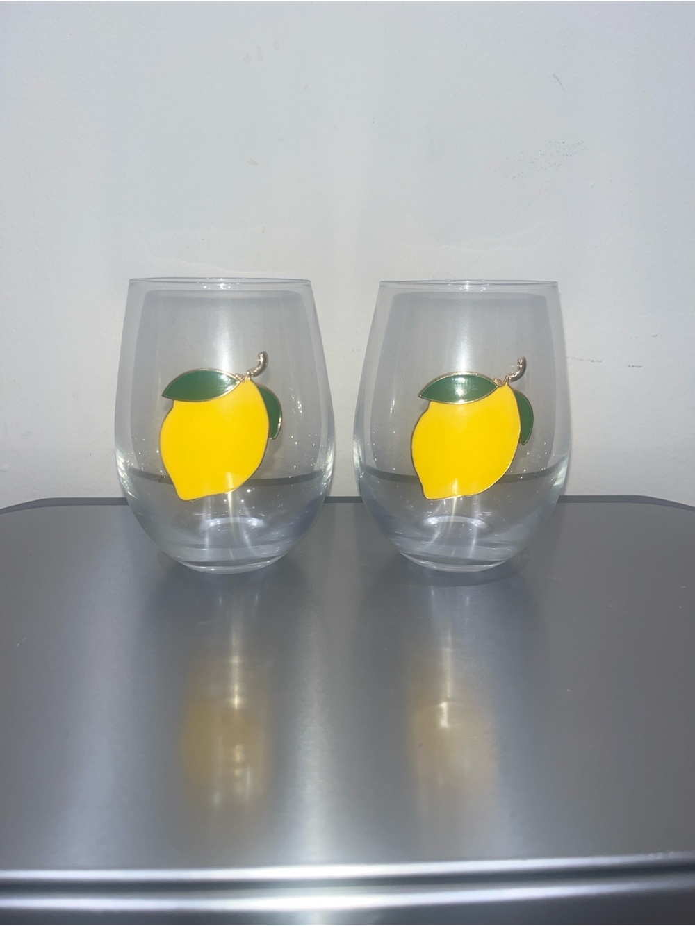Lemon motif stemless wine glasses